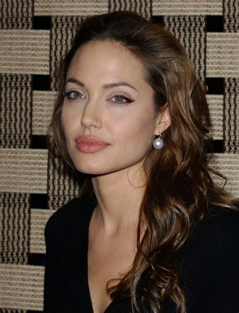 angelina jolie pink lipstick